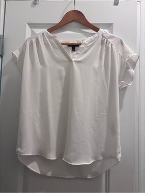 Banana Republic Cream V-Neck Flutter Sleeve Blouse